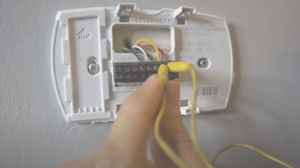 How does a thermostat work?