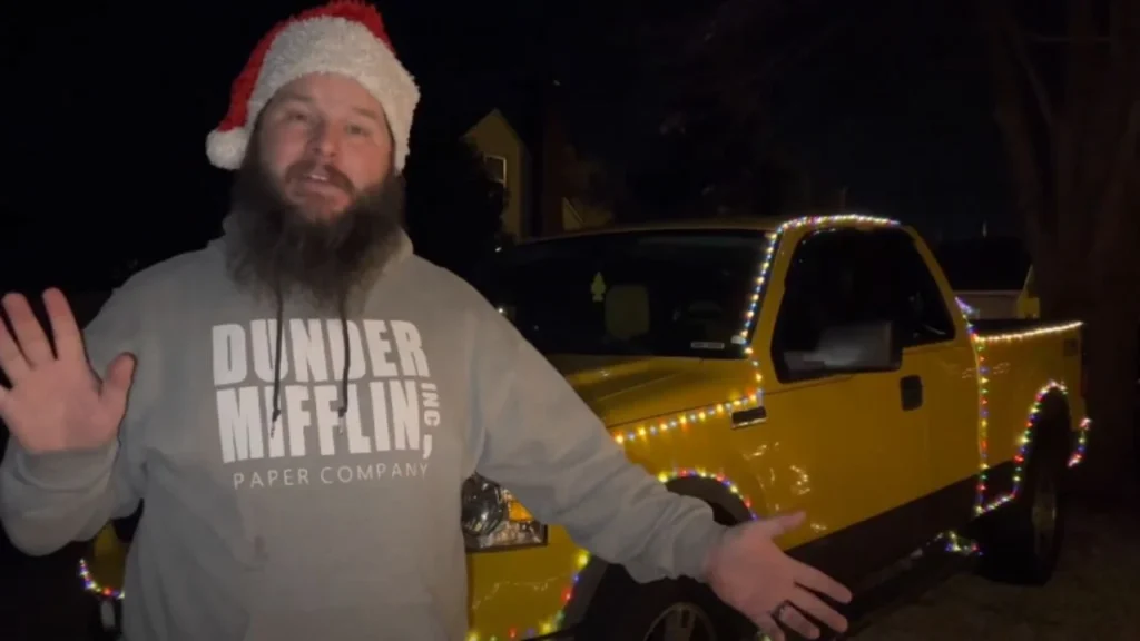 How to Put Christmas Lights on a Truck