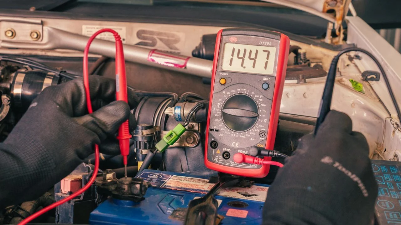 Best Fluke Multimeter for Diesel Mechanics